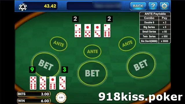 3Win8 Domino table with four dealer tiles at the top, four player tiles at the bottom and ANTE and BET circles on green felt